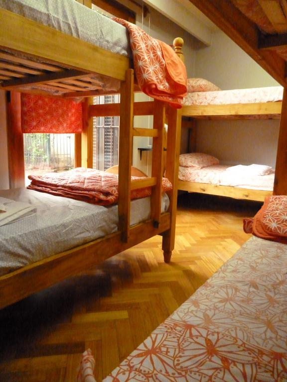 Hostel De Los Artistas Мендоса Екстериор снимка