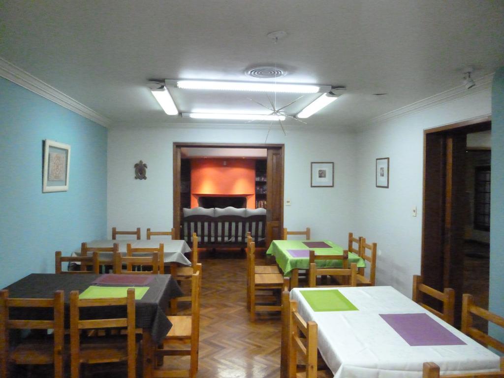Hostel De Los Artistas Мендоса Екстериор снимка