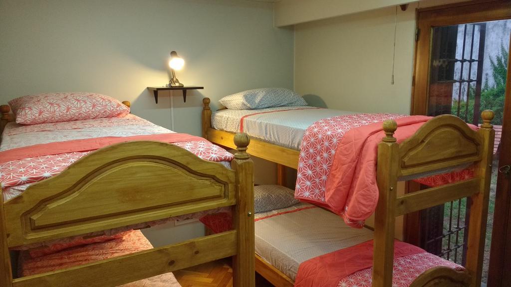 Hostel De Los Artistas Мендоса Екстериор снимка