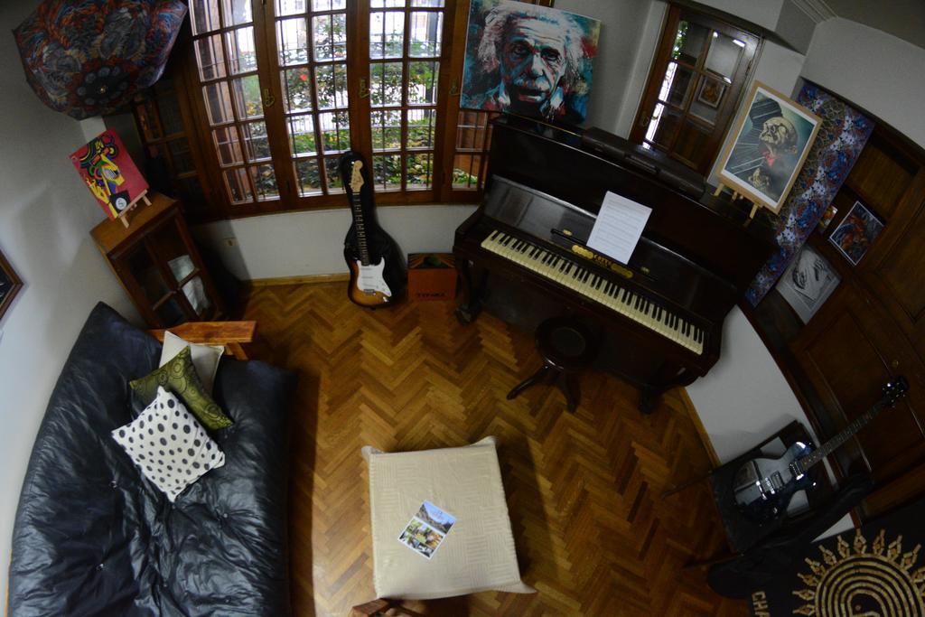 Hostel De Los Artistas Мендоса Екстериор снимка